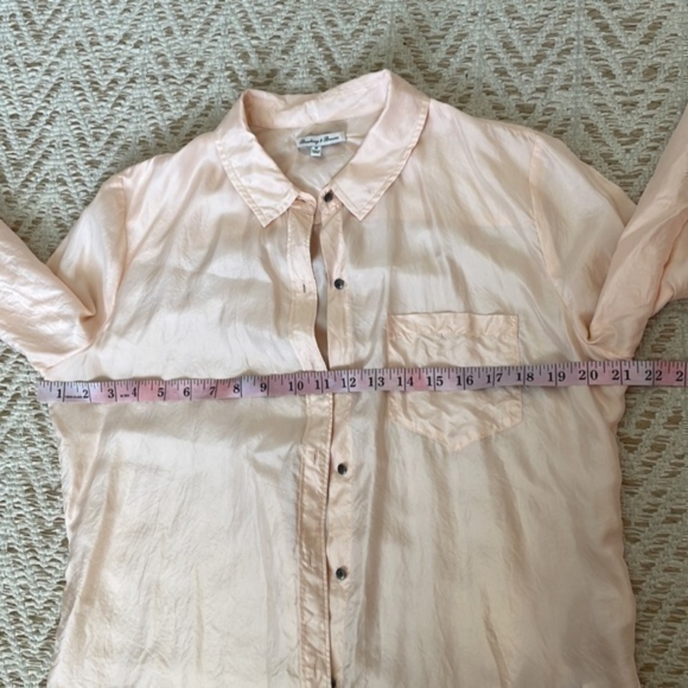 Broadway and broom medium silk peach top - Picture 6 of 8
